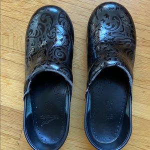 Dansco Clogs